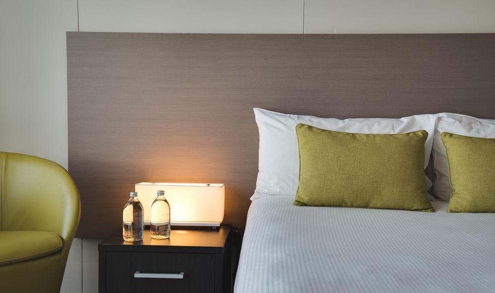 The Point Brisbane Hotel Exteriör bild A bedroom at the hotel