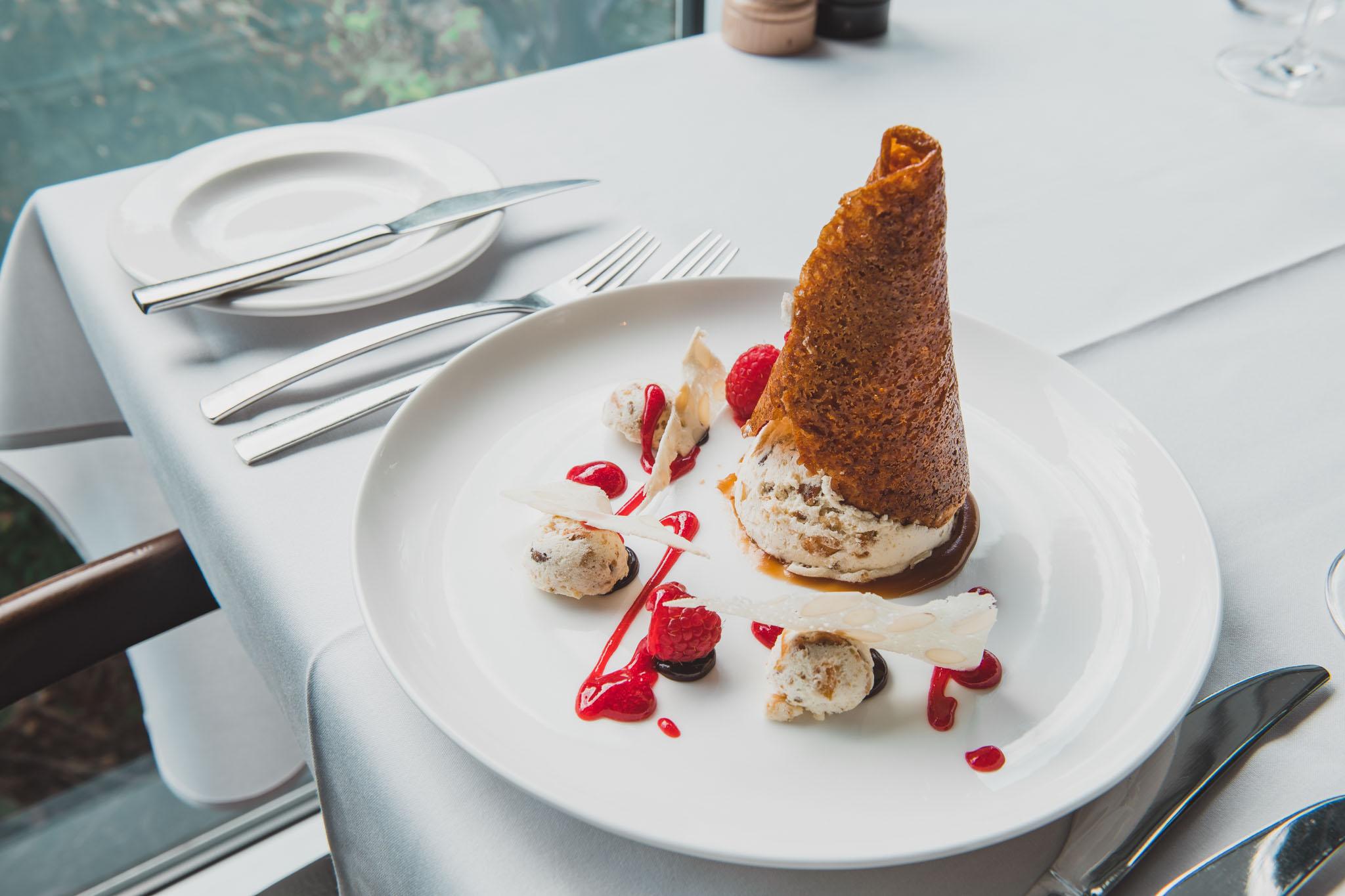 The Point Brisbane Hotel Exteriör bild A dessert at the restaurant