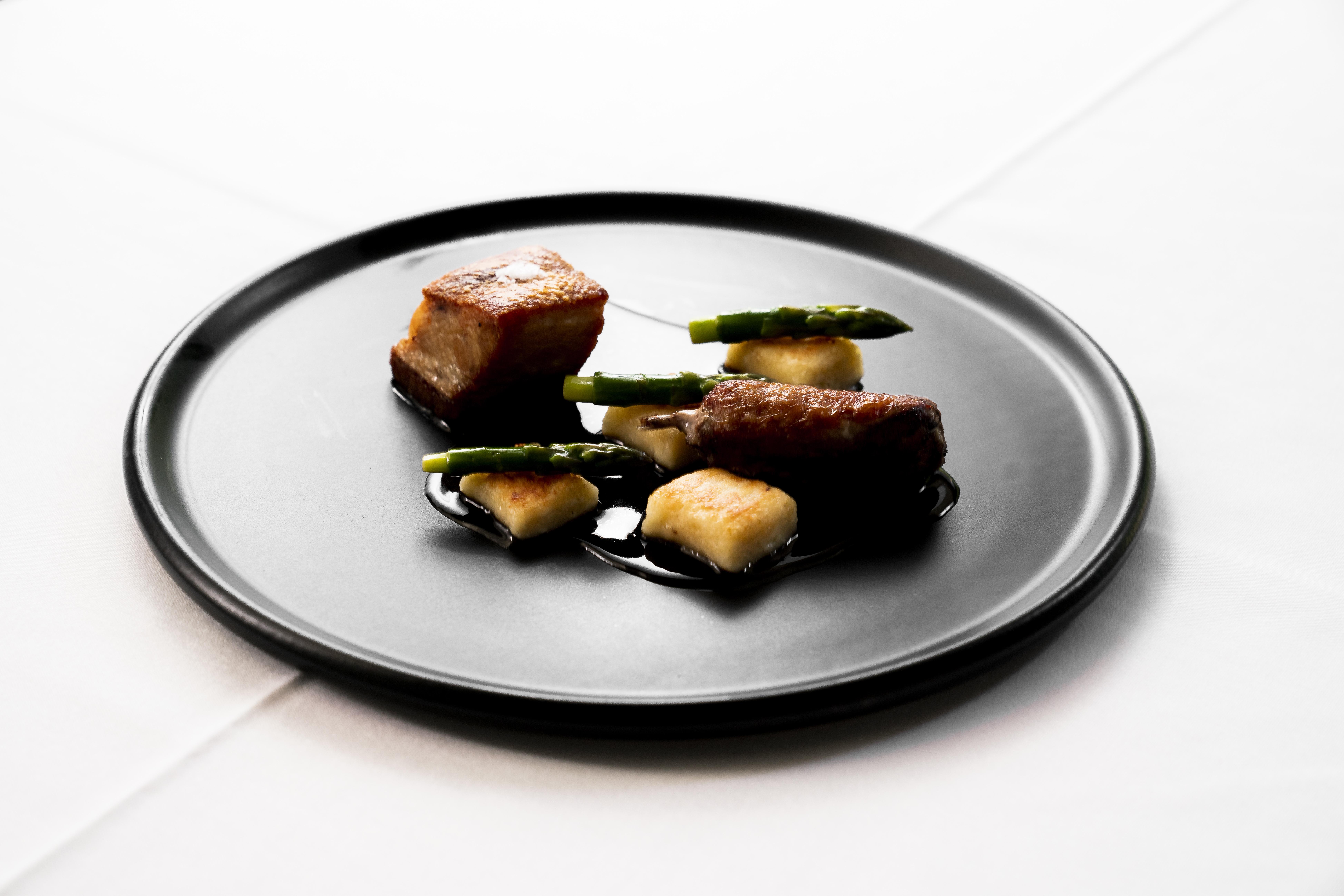 The Point Brisbane Hotel Exteriör bild A black plate